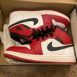 Jordan 1’s (Chicago) 6Y/7.5W